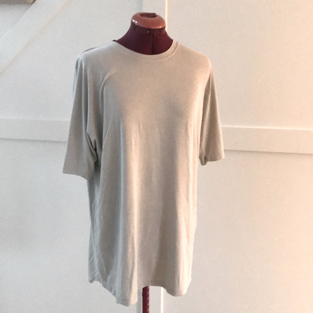 Lululemon T-Shirt Size 8